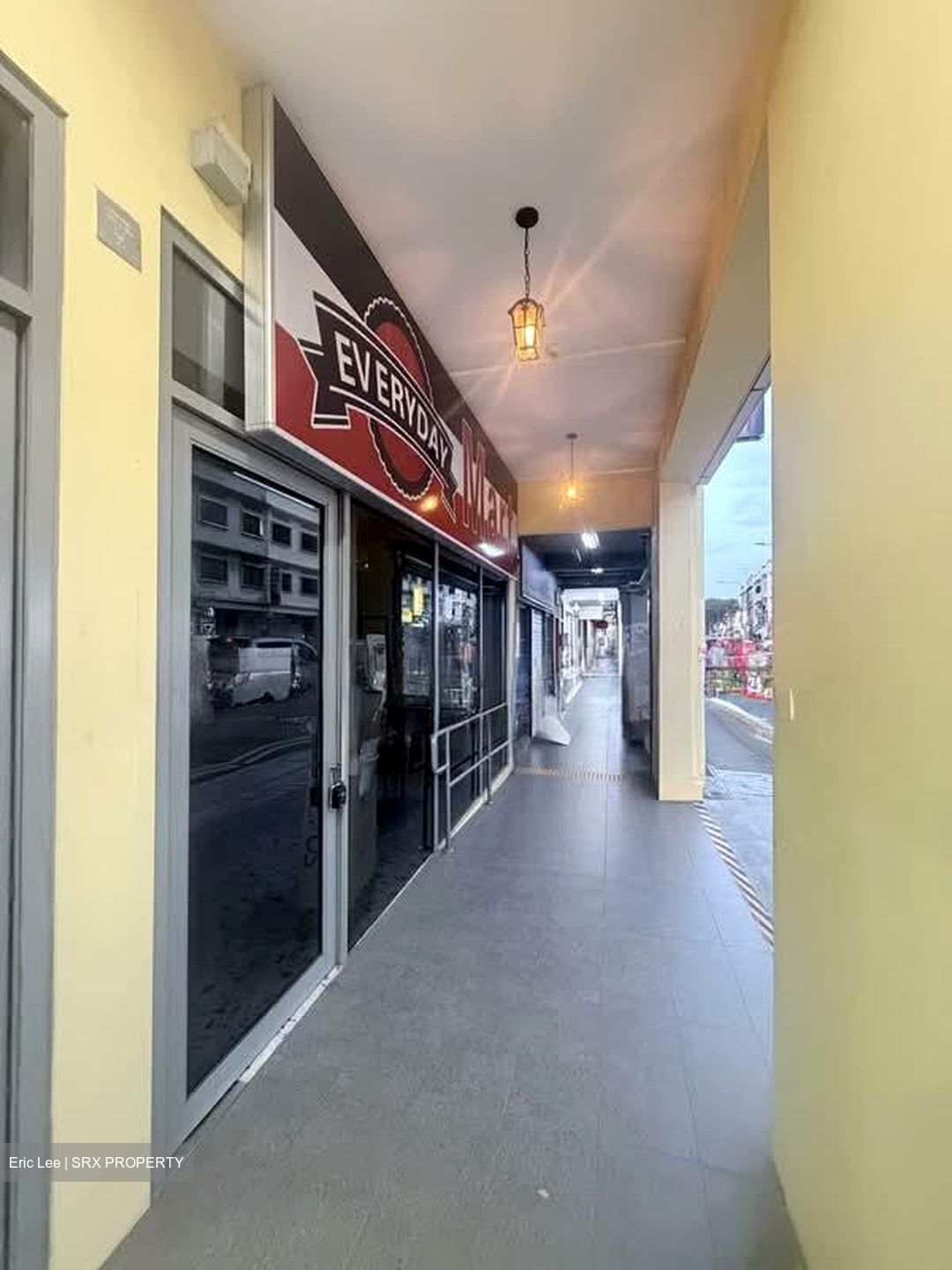 Sims Avenue (D14), Retail #559404651